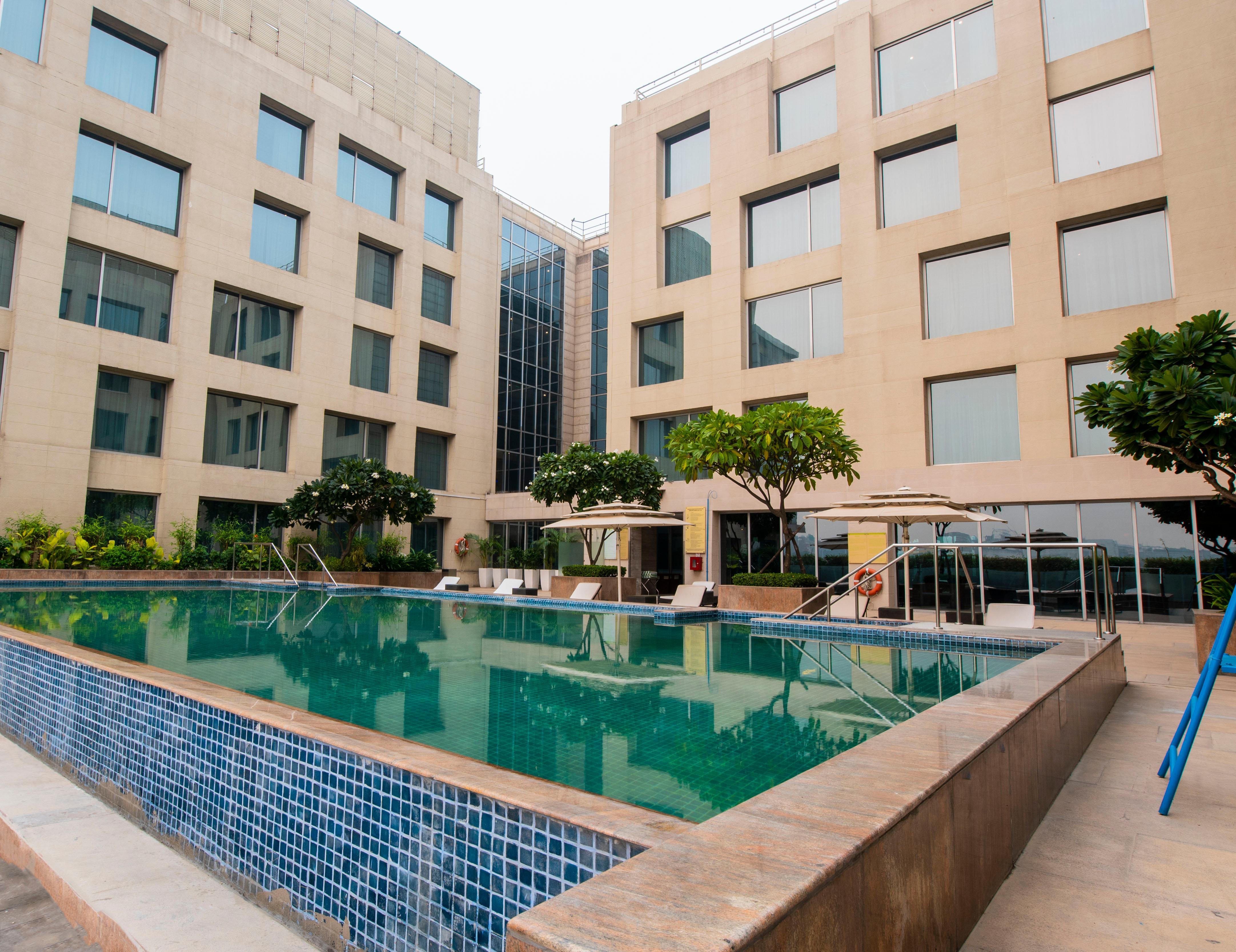 Holiday Inn New Delhi Aerocity By Ihg Экстерьер фото The pool at the Taj Bengal
