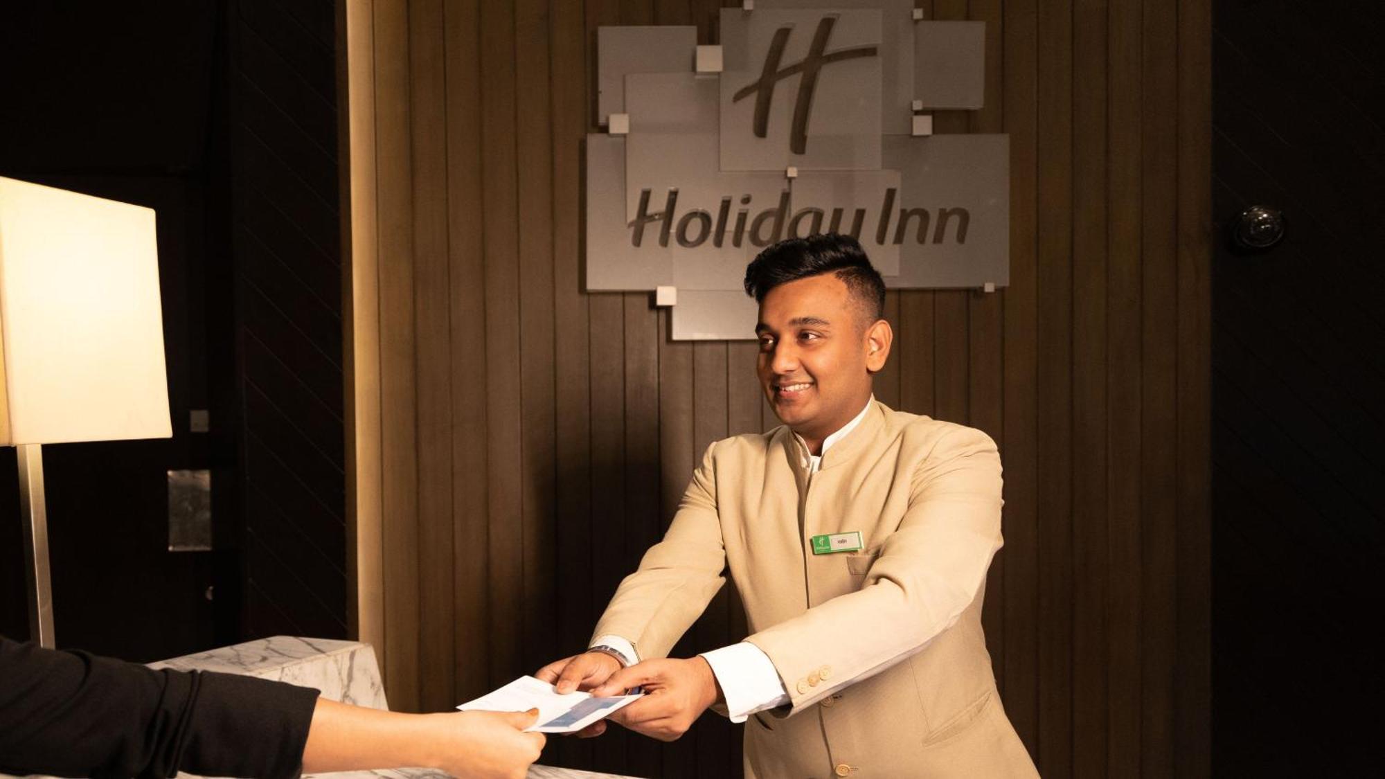 Holiday Inn New Delhi Aerocity By Ihg Экстерьер фото A hotel manager at work