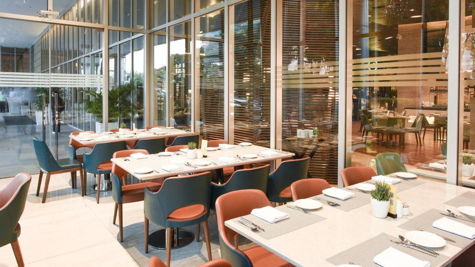 Holiday Inn New Delhi Aerocity By Ihg Экстерьер фото The restaurant