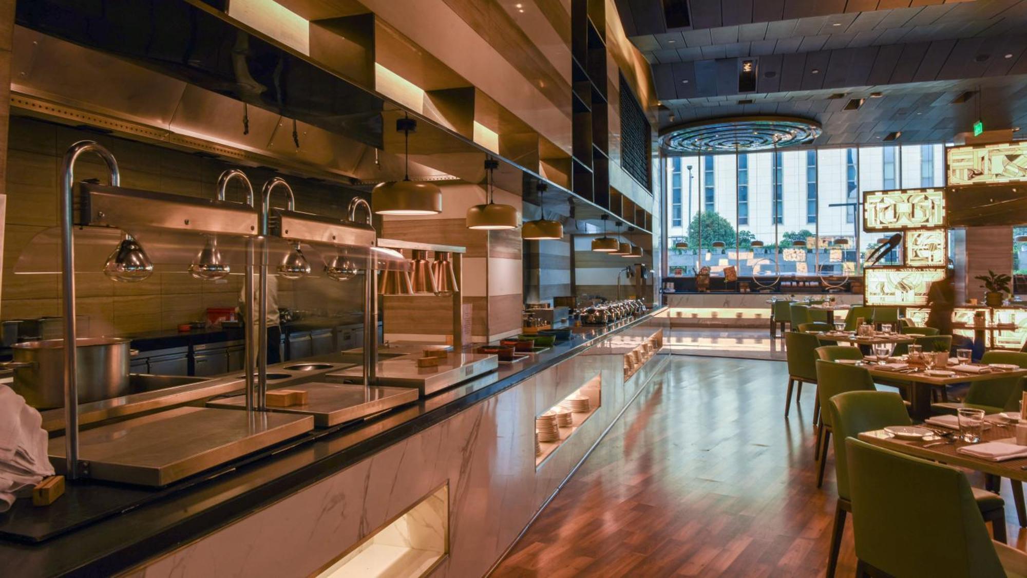 Holiday Inn New Delhi Aerocity By Ihg Экстерьер фото The kitchen at the restaurant