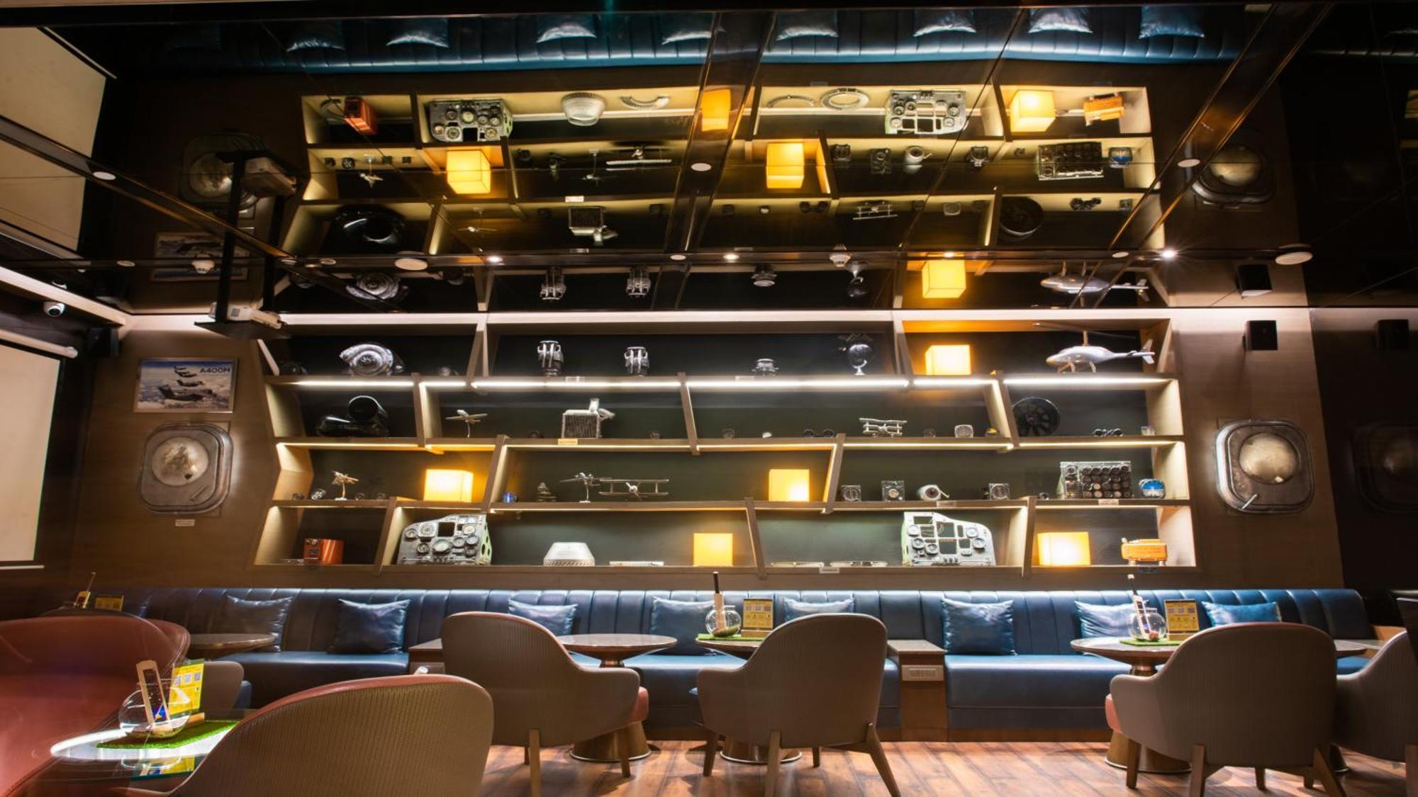 Holiday Inn New Delhi Aerocity By Ihg Экстерьер фото The interior of the restaurant