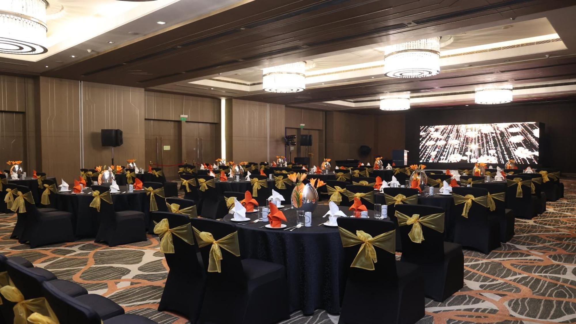Holiday Inn New Delhi Aerocity By Ihg Экстерьер фото The ballroom of the hotel