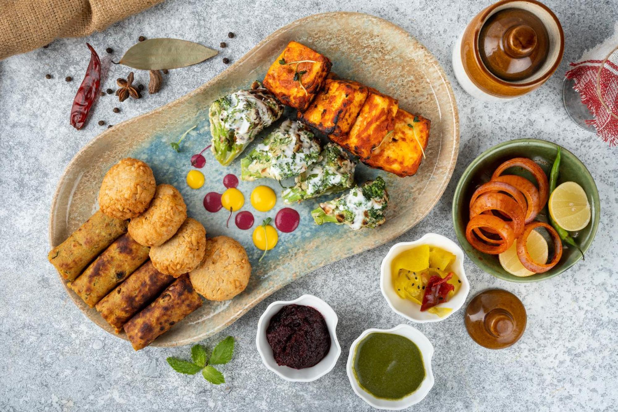 Holiday Inn New Delhi Aerocity By Ihg Экстерьер фото Indian cuisine