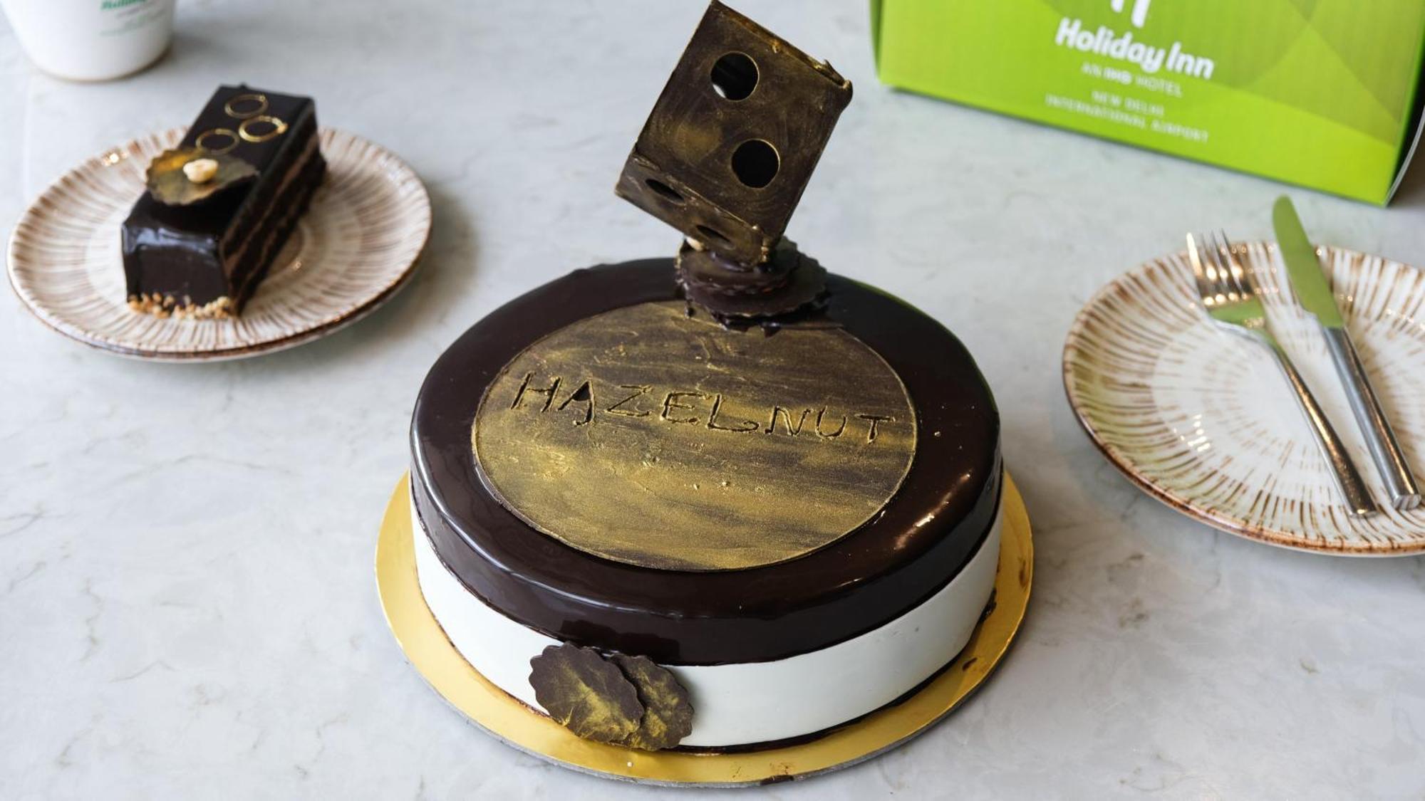 Holiday Inn New Delhi Aerocity By Ihg Экстерьер фото A cake from Holiday Inn