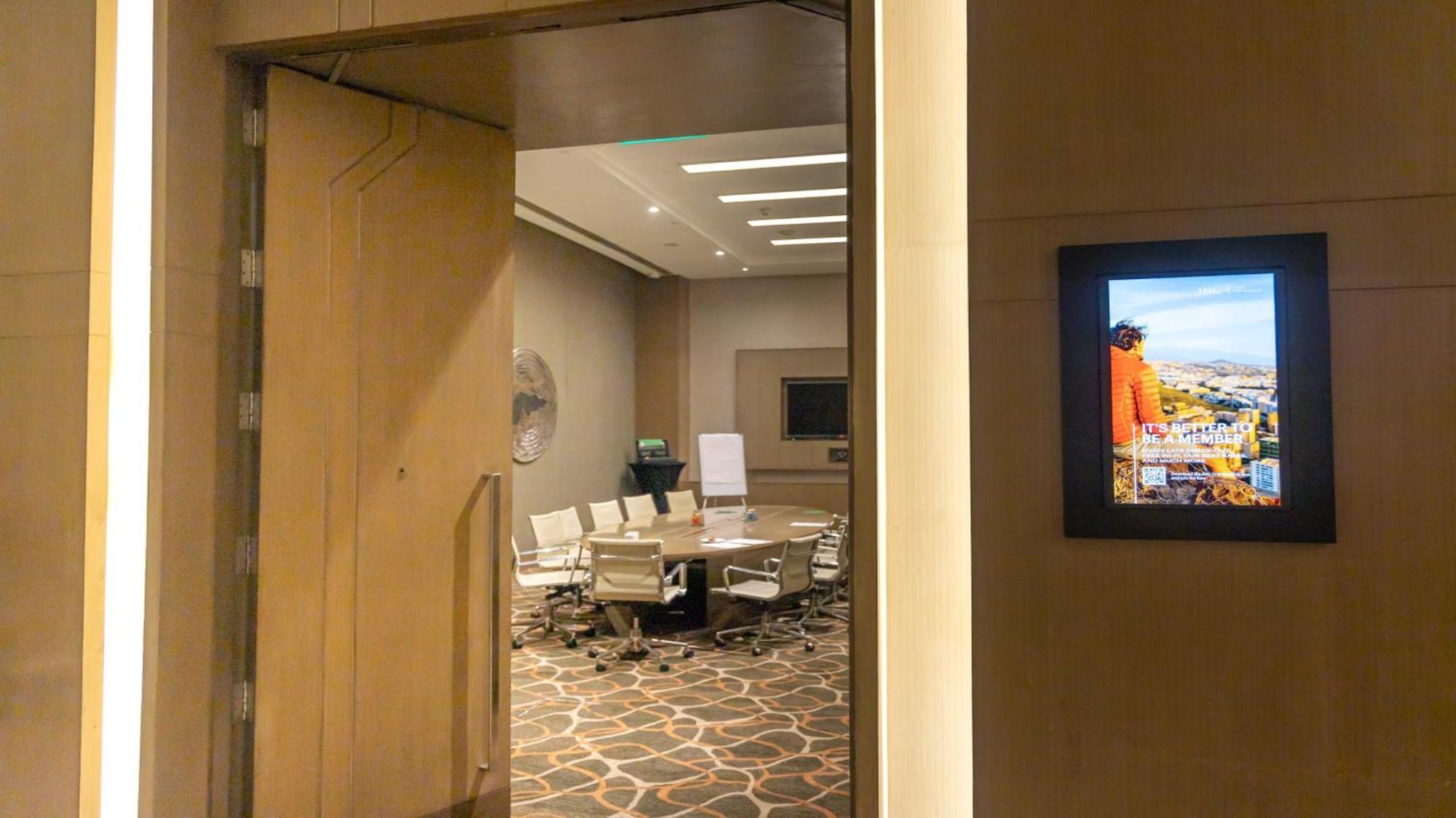 Holiday Inn New Delhi Aerocity By Ihg Экстерьер фото A meeting room at the headquarters of the International Centre for Integrated Assessment and Sustainable Development (ICCIAS) in Bonn, Germany