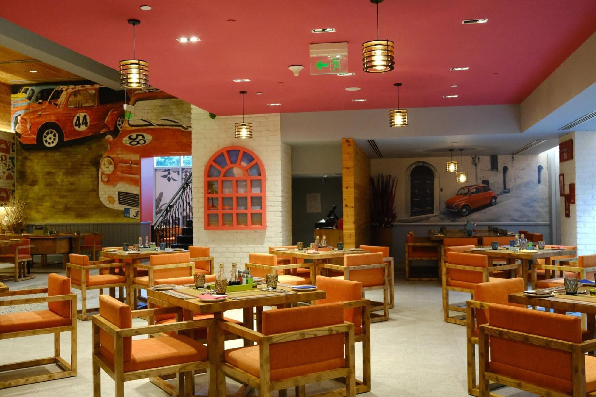 Holiday Inn New Delhi Aerocity By Ihg Экстерьер фото Interior of a restaurant in India