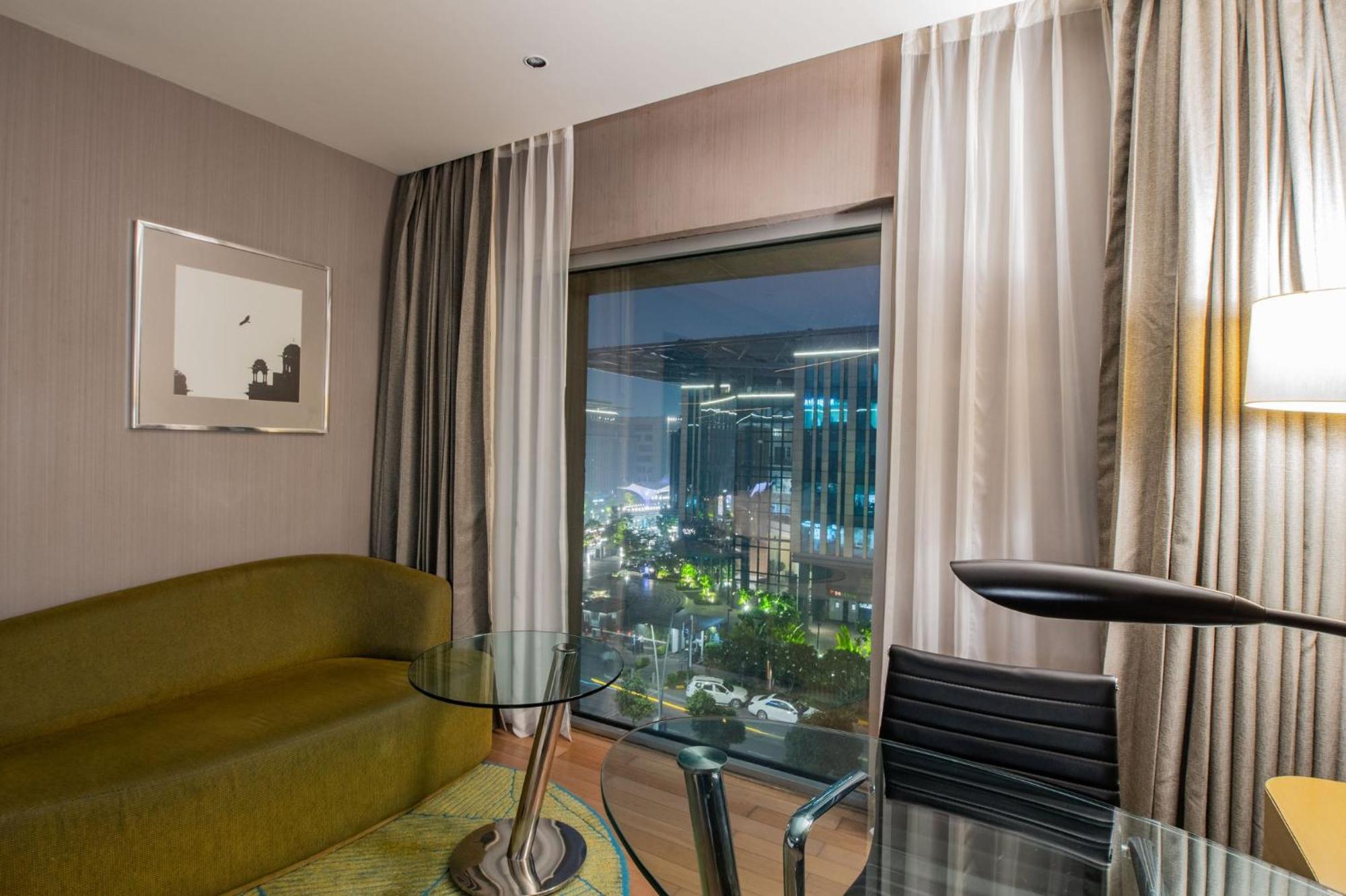 Holiday Inn New Delhi Aerocity By Ihg Экстерьер фото A room at the hotel