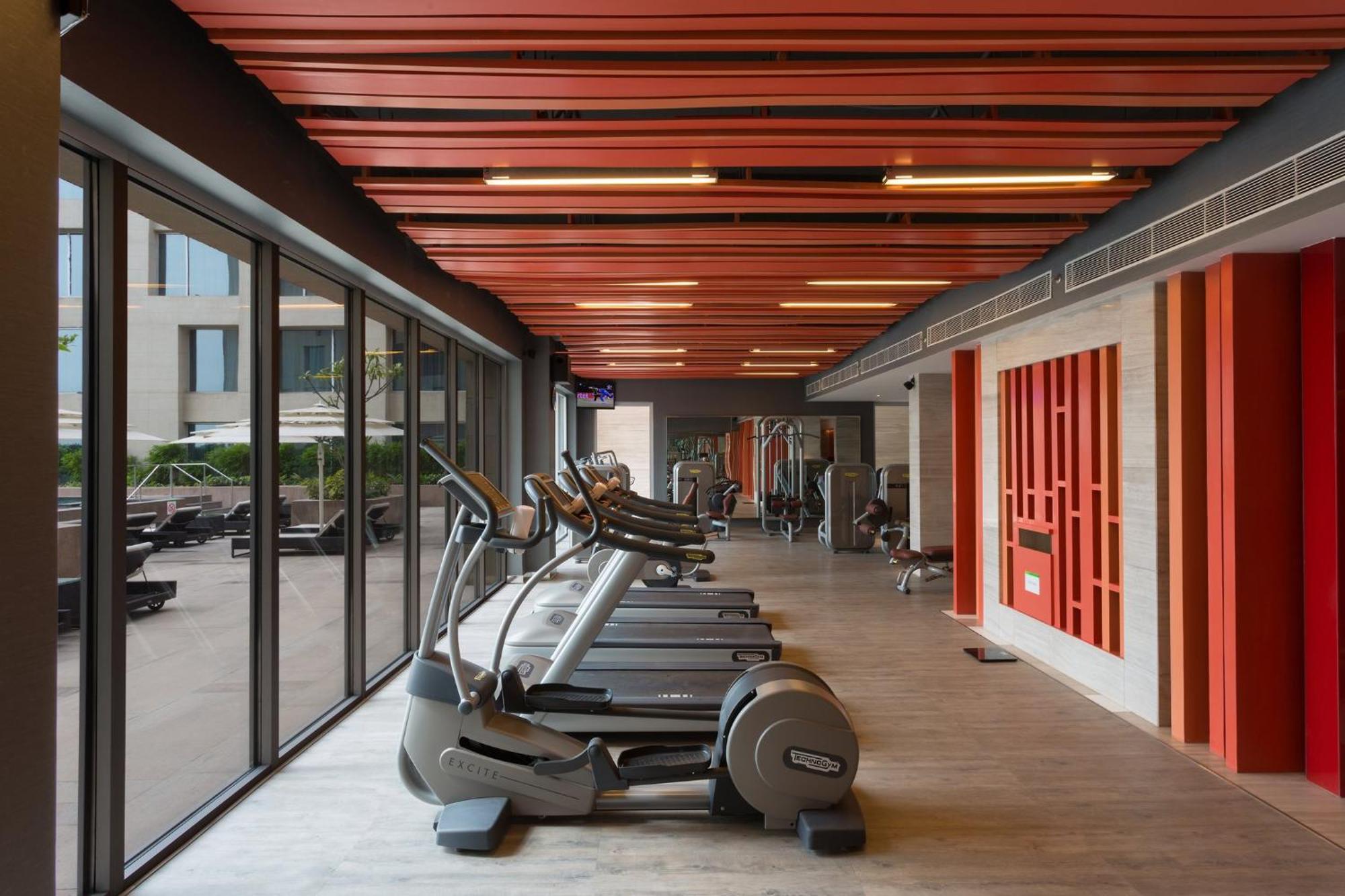 Holiday Inn New Delhi Aerocity By Ihg Экстерьер фото The gym at the hotel