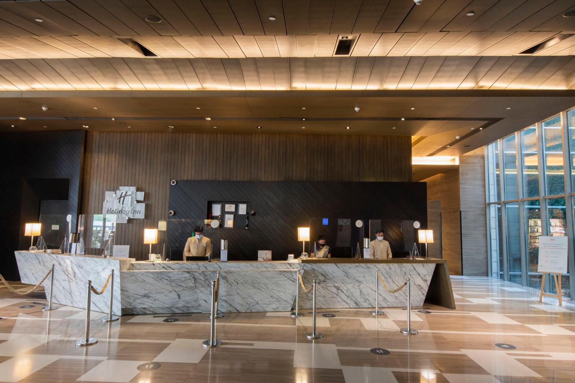 Holiday Inn New Delhi Aerocity By Ihg Экстерьер фото The lobby of the hotel